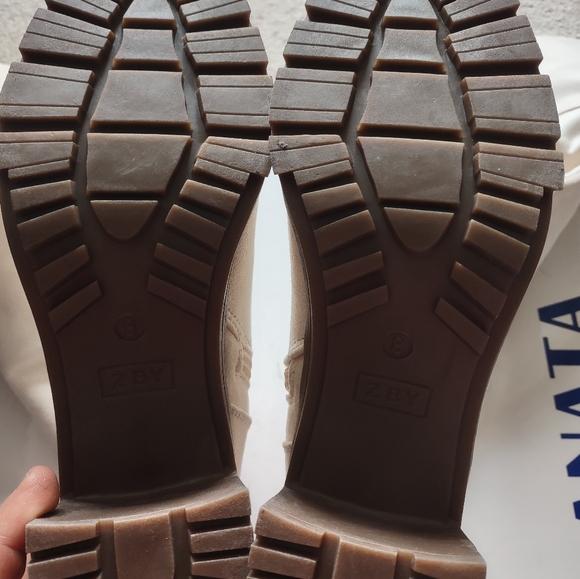 ZBY women's boots size 8us - Picture 5 of 7